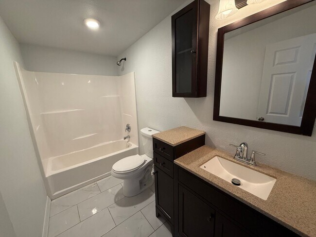 Building Photo - 3 Bedroom Home