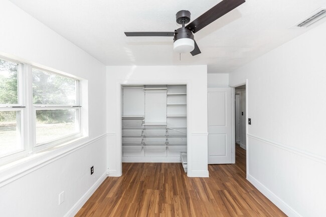 Building Photo - 5508 Meridian Way