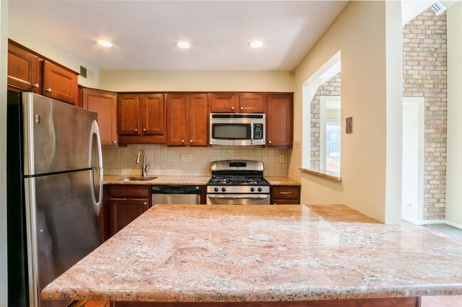 Building Photo - Beautiful Three Bedroom in Washington Square West