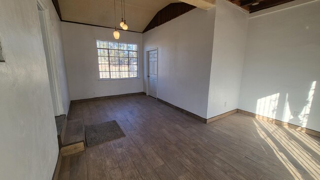 Building Photo - 906 Driver Cir