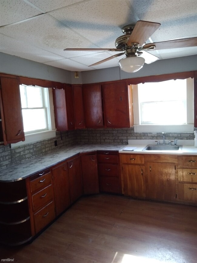 Building Photo - 3 br, 1 bath House - 212 South Street