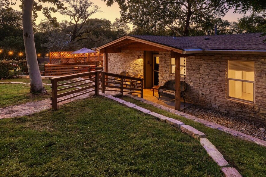Building Photo - 2906 Westhill Dr
