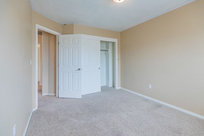 Building Photo - Beautiful Two Story House