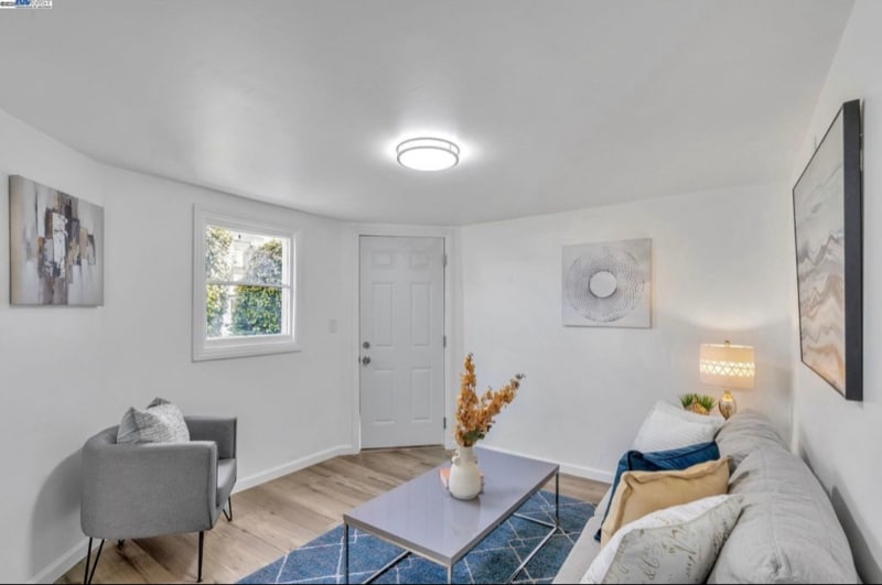 Building Photo - 2025 34th Ave