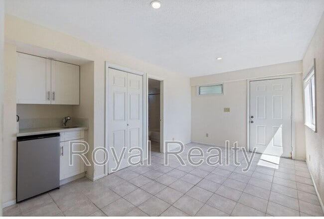 Building Photo - 1005 Kalahu Pl