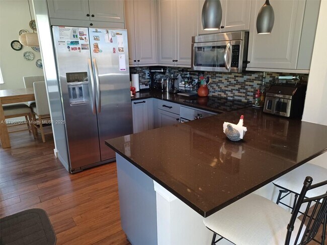 Building Photo - 4000 Pine Ridge Ln