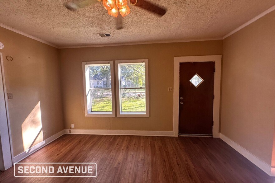 Building Photo - 2610 Lowell Ave