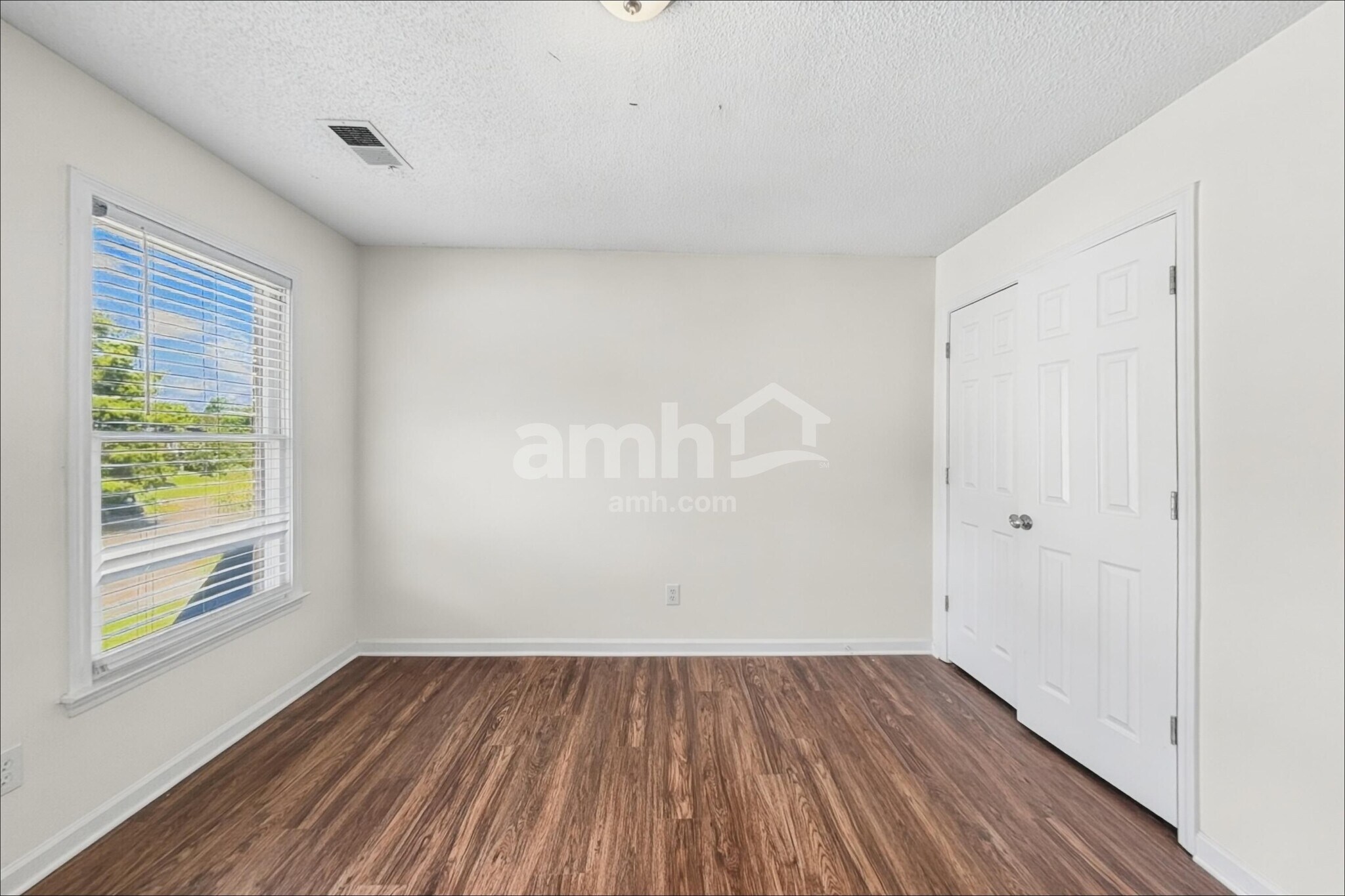 Building Photo - 1121 Lauren Way
