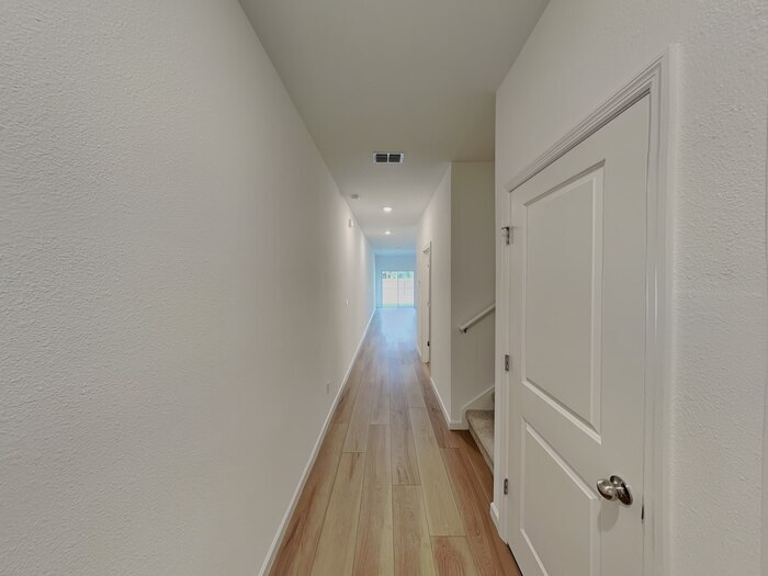 Building Photo - 594 Holly Lks Dr