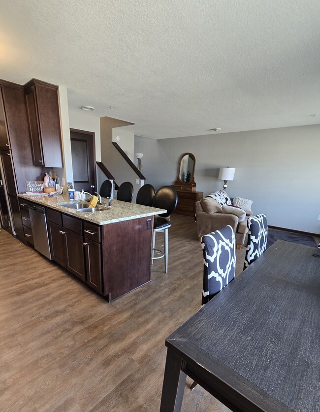 Building Photo - 685 Roberts Rd