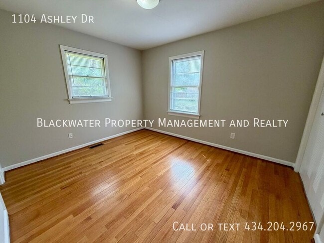Building Photo - 1104 Ashley Dr