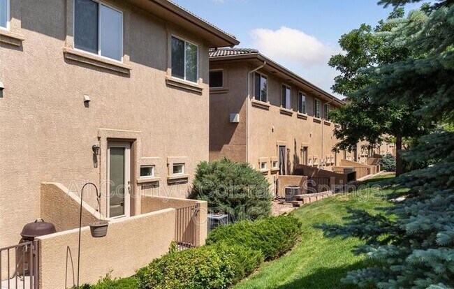 Building Photo - 4719 Iron Horse Villas Point