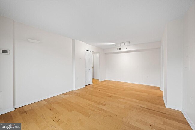 Building Photo - 1301 N Courthouse Rd