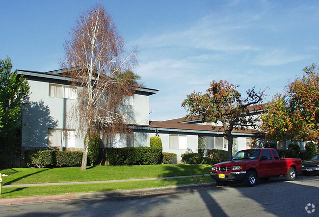 Building Photo - 677 E Ruddock St