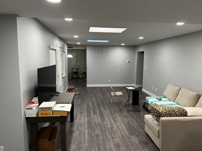 Building Photo - Downtown Single Story – Complete Remodel - Single Story - yr1942