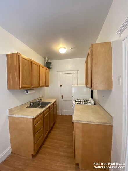 Building Photo - 235 Park Dr