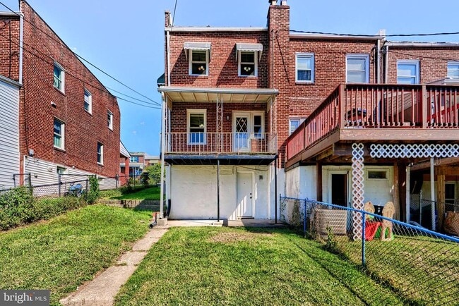 Building Photo - 530 47th St