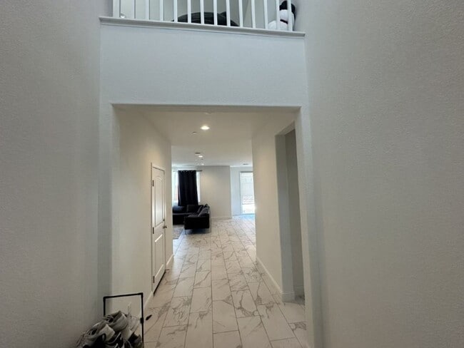 Building Photo - Spacious 4-Bedroom, 3-Bath Home in Southea...