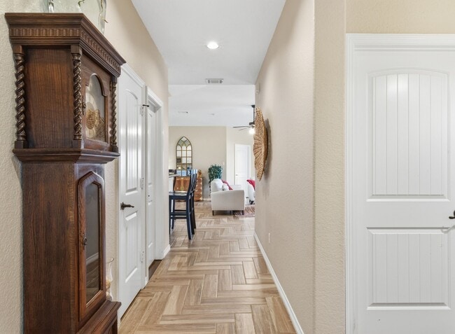 Building Photo - 102 Golfview Ct