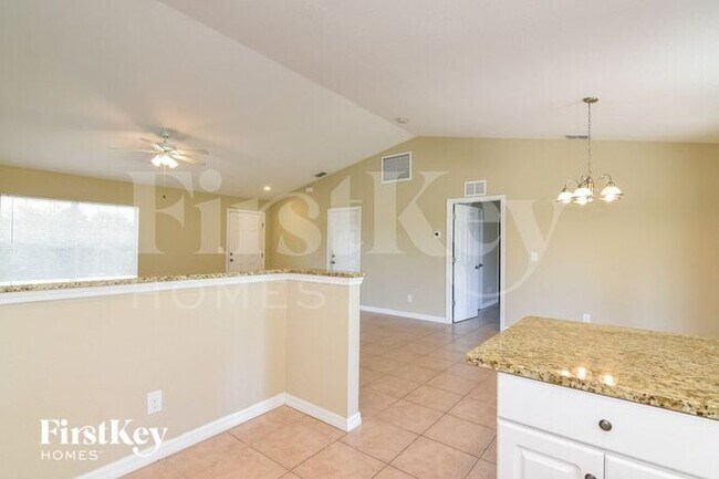 Building Photo - 10371 Grail Ave