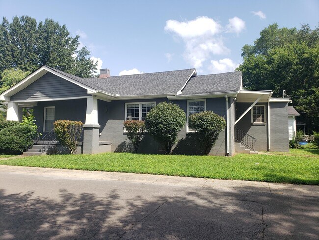 Building Photo - 223 Richardson Ave
