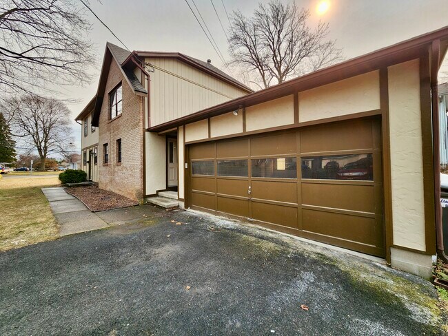 Building Photo - 34 Orchard St