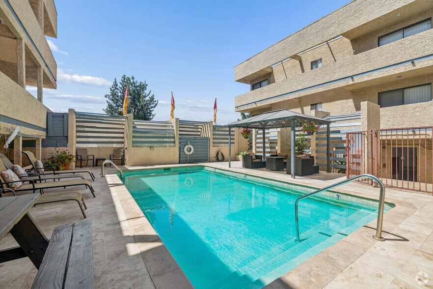 Pool - Canyon Crest