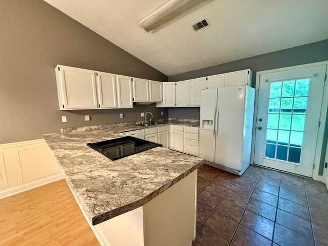Building Photo - 1401 Elmdale Pl
