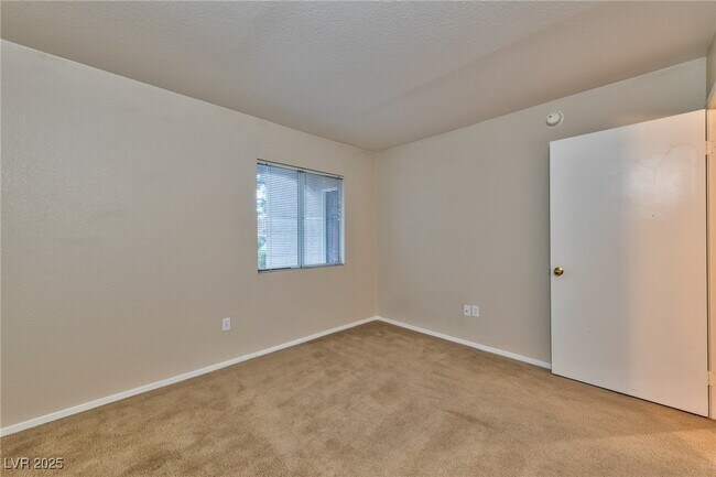 Building Photo - 7885 W Flamingo Rd