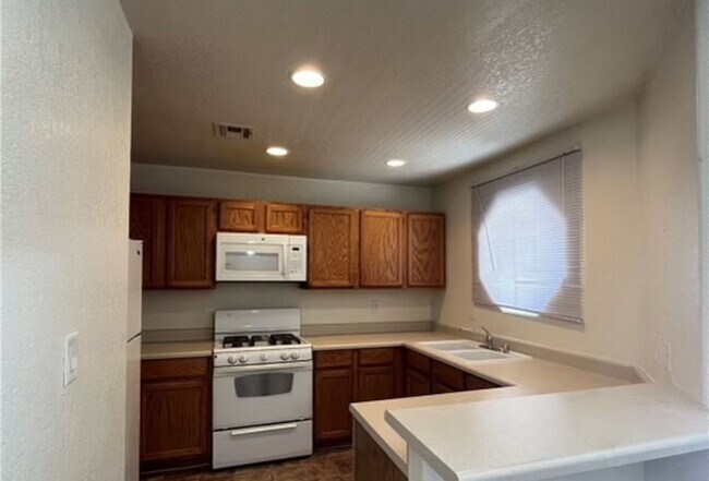 Building Photo - Cute 1-bedroom 1-bathroom