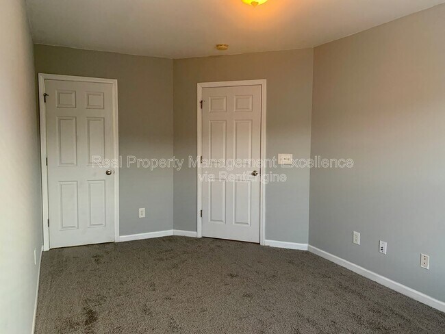 Building Photo - 330 Gilman Ln
