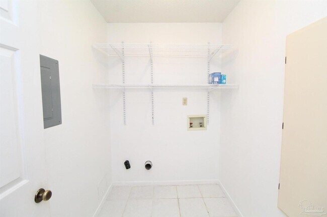 Building Photo - 8154 Treetop Ln