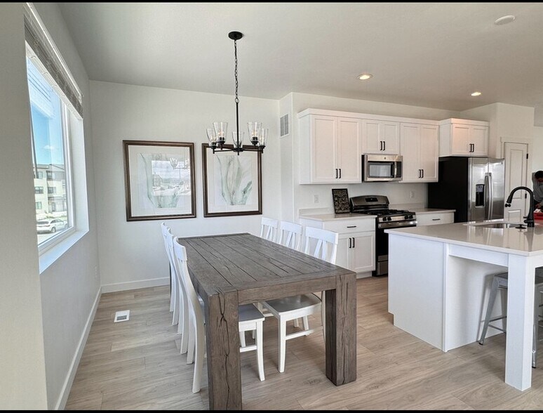 Building Photo - 864 W 900 S