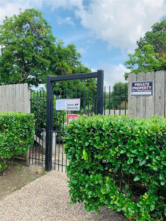 Building Photo - 1611 Mapleton Dr