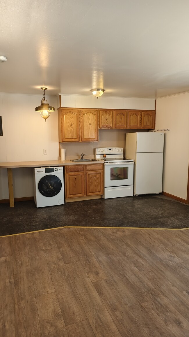 Building Photo - Chestnut Grove Village 13, 14, 15, 16