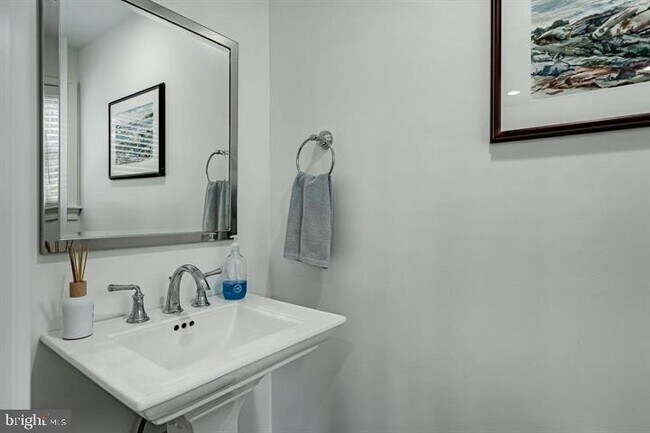 Building Photo - 126 N Wayne St