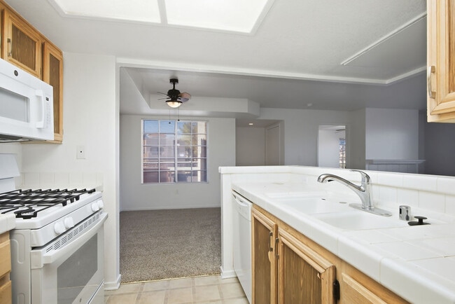 Building Photo - 1908 Mountain Hills Ct