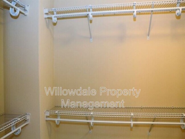 Building Photo - 717 Minerva Dale Dr