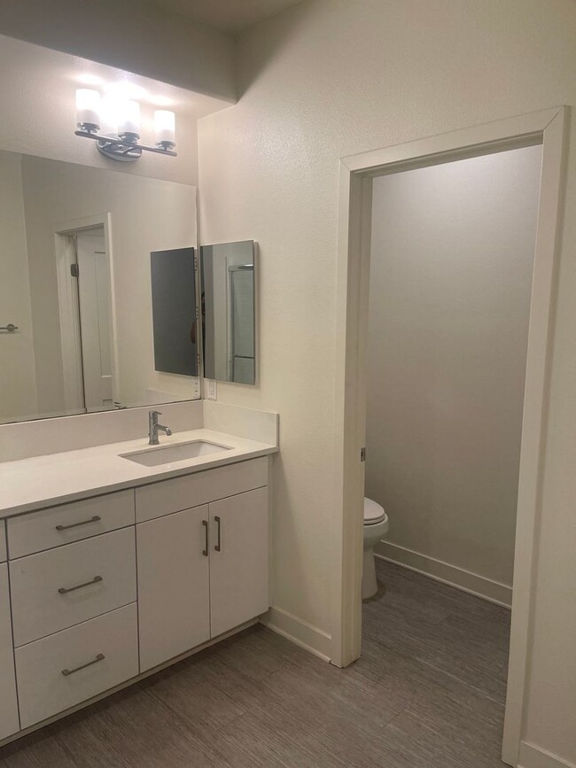 Building Photo - Just Reduced!! Charming 3 Bed/3 Ba Townhou...