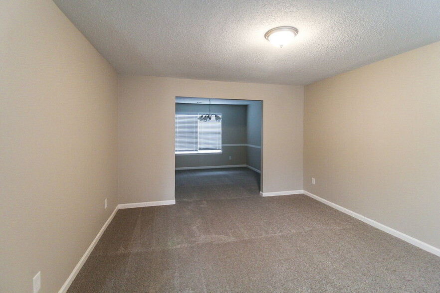 Building Photo - 95 Kirkland Ct