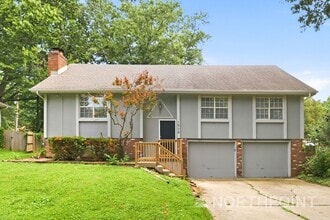 Building Photo - 3 BR/2.5BA | Updated Single Family Home | 2-Car Garage Parking | Fenced backyard