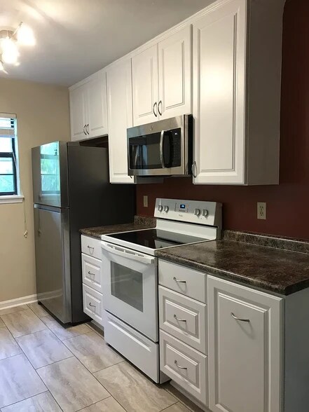 kitchen right - 1916 Hidden Valley