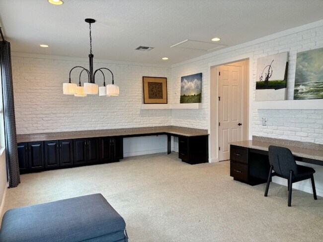 Building Photo - Gorgeous 3-bedroom Model Home in 55+ Commu...