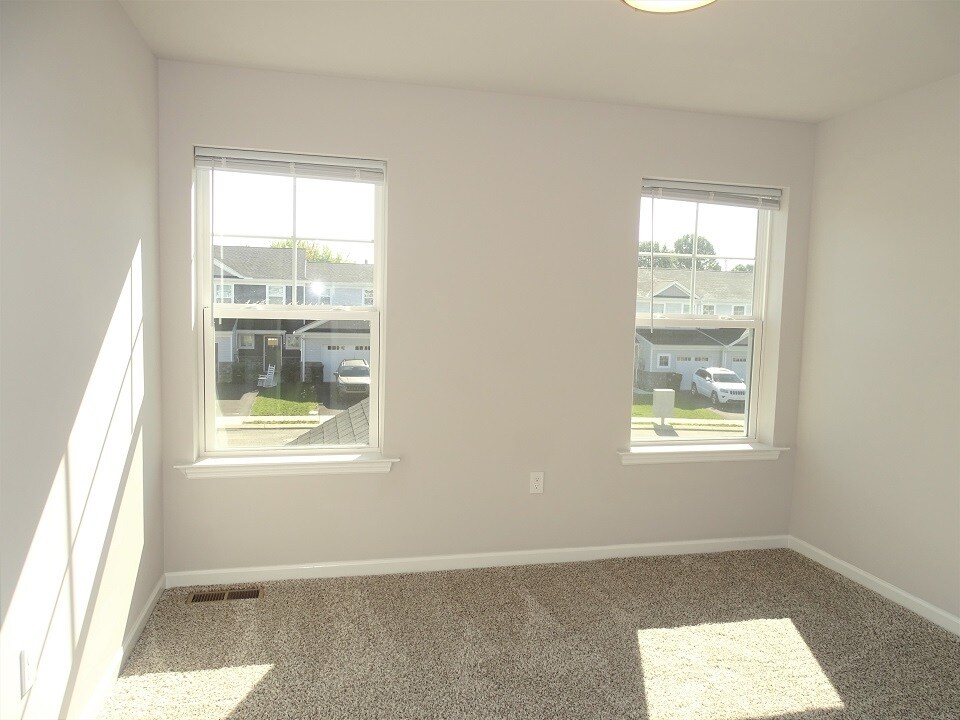 Building Photo - 6 Cobblestone Ct