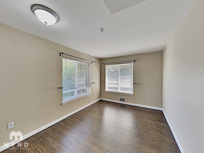 Building Photo - 2530 15th Ave W