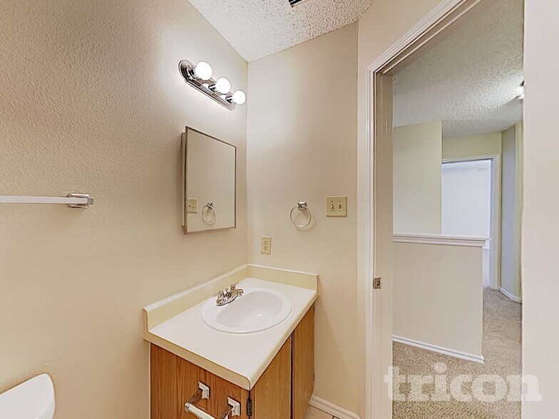 Building Photo - 6419 Beech Trail Dr