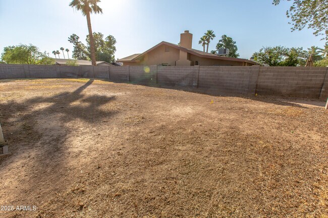 Building Photo - 704 E La Jolla Dr