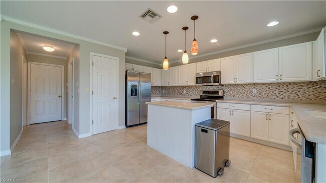 Building Photo - 8130 Fountain Mist Blvd