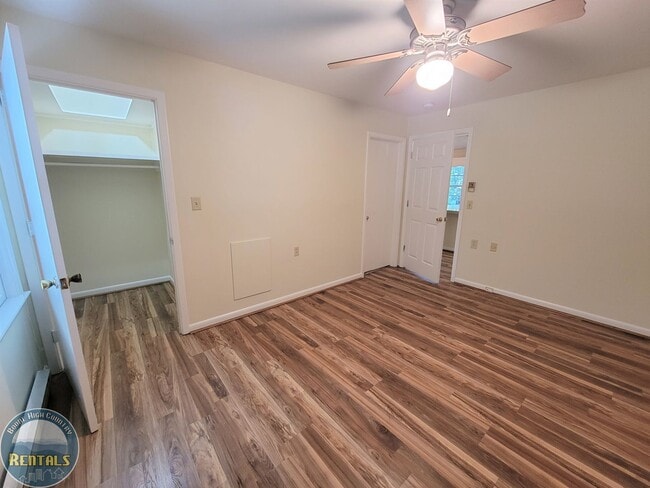 Building Photo - Spacious House Located off the 105 Bypass