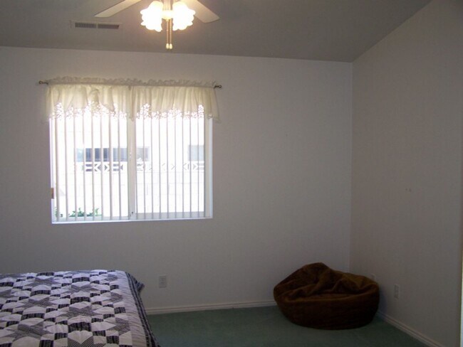 Building Photo - Cozy 2 Bed 2 Bath